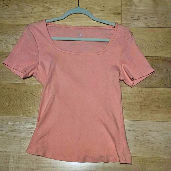 DIP short sleeve cropped tee , peach , size MEDIUM - Picture 3 of 6